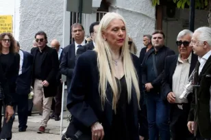 Η μουσική σώπασε για τον Γιώργο Νιάρχο: Συγκίνηση στο τελευταίο αντίο - Συντετριμμένη η Μάρα Θρασυβουλίδου