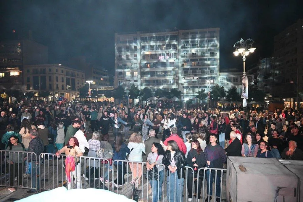 Η Πάτρα χόρεψε στους ρυθμούς των «Θραξ Πάνκc» και των «Banda Entopica» στην πλατεία Γεωργίου