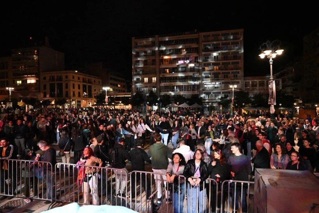 Η Πάτρα χόρεψε στους ρυθμούς των «Θραξ Πάνκc» και των «Banda Entopica» στην πλατεία Γεωργίου