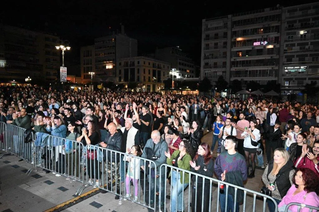 Η Πάτρα χόρεψε στους ρυθμούς των «Θραξ Πάνκc» και των «Banda Entopica» στην πλατεία Γεωργίου