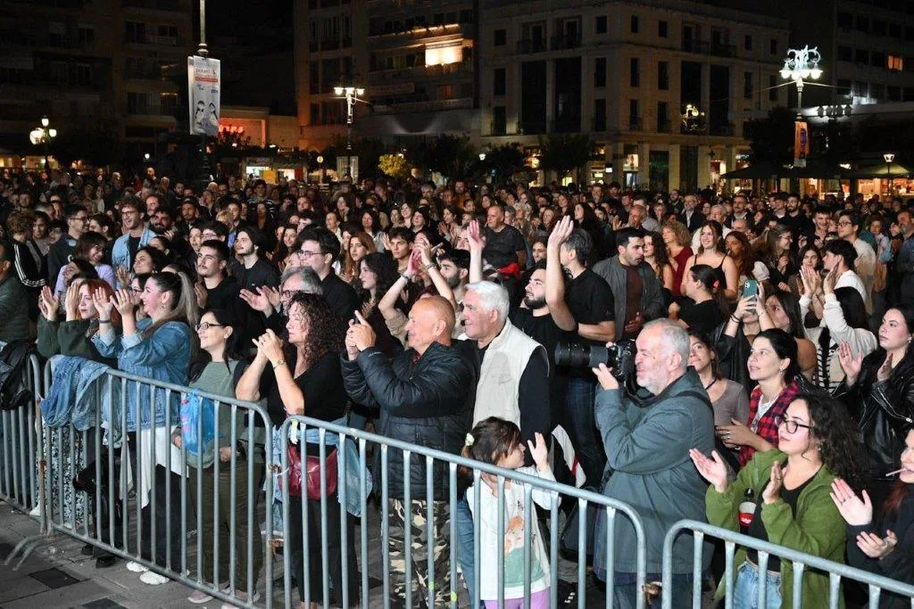 Η Πάτρα χόρεψε στους ρυθμούς των «Θραξ Πάνκc» και των «Banda Entopica» στην πλατεία Γεωργίου