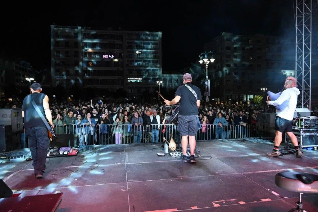 Η Πάτρα χόρεψε στους ρυθμούς των «Θραξ Πάνκc» και των «Banda Entopica» στην πλατεία Γεωργίου