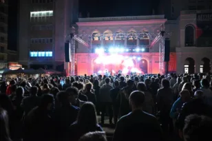 Η Πάτρα χόρεψε στους ρυθμούς των «Θραξ Πάνκc» και των «Banda Entopica» στην πλατεία Γεωργίου