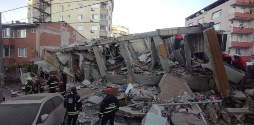Συναγερμός στην Τουρκία: Κατέρρευσε πολυκατοικία, φόβοι για εγκλωβισμένους ΒΙΝΤΕΟ Συναγερμός στην Τουρκία: Κατέρρευσε πολυκατοικία, φόβοι για εγκλωβισμένους ΒΙΝΤΕΟ