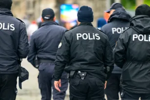 Τουρκία: Αστυνομική επιδρομή στο αντιπολιτευόμενο κανάλι, σύλληψη του διευθυντή