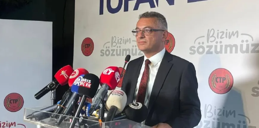 Τουφάν Ερχιουρμάν: Ποιος είναι ο νέος «ηγέτης» στα Κατεχόμενα που εκτόπισε τον εκλεκτό του Ερντογάν Τουφάν Ερχιουρμάν: Ποιος είναι ο νέος «ηγέτης» στα Κατεχόμενα που εκτόπισε τον εκλεκτό του Ερντογάν