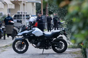 Στον εισαγγελέα σήμερα ο 18χρονος μητροκτόνος στα Τρίκαλα