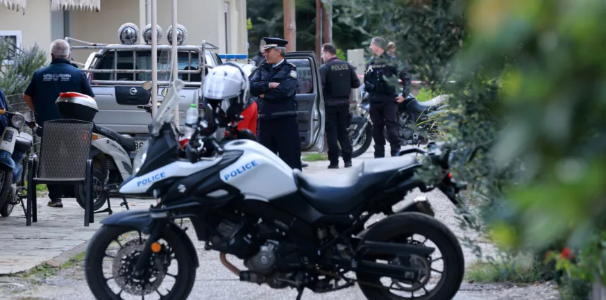 Στον εισαγγελέα σήμερα ο 18χρονος μητροκτόνος στα Τρίκαλα Στον εισαγγελέα σήμερα ο 18χρονος μητροκτόνος στα Τρίκαλα