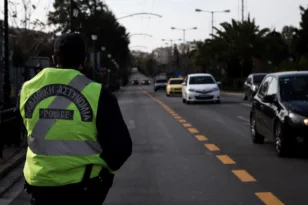 Σαρωτικοί έλεγχοι στα social media: Παράνομες ομάδες ενημέρωναν για μπλόκα της Τροχαίας, δύο συλλήψεις