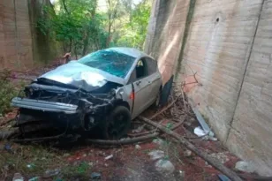 Τροχαίο Παναγοπούλα: Εκτροπή και ανατροπή ΙΧ από ύψος, ένας τραυματίας ΦΩΤΟ