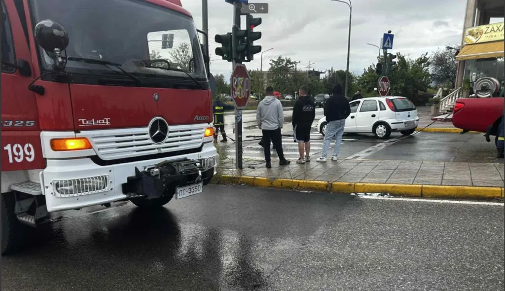 Καραμπόλα τριών αυτοκινήτων με τραυματισμό και μεγάλες ζημιές! ΦΩΤΟ