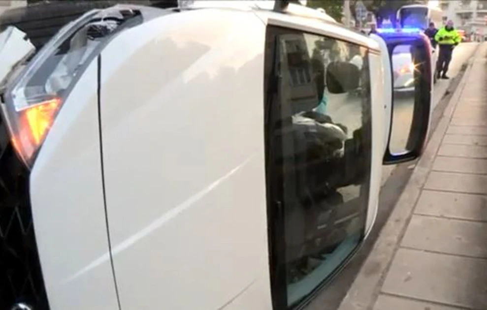 Ανατροπή αυτοκινήτου σε δρόμο στη Θεσσαλονίκη ΦΩΤΟ Ανατροπή αυτοκινήτου σε δρόμο στη Θεσσαλονίκη ΦΩΤΟ