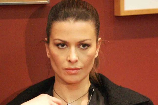 Στο Αστυνομικό Τμήμα η Τζίνα Αλιμόνου, η μήνυση για ενδοοικογενειακή βία