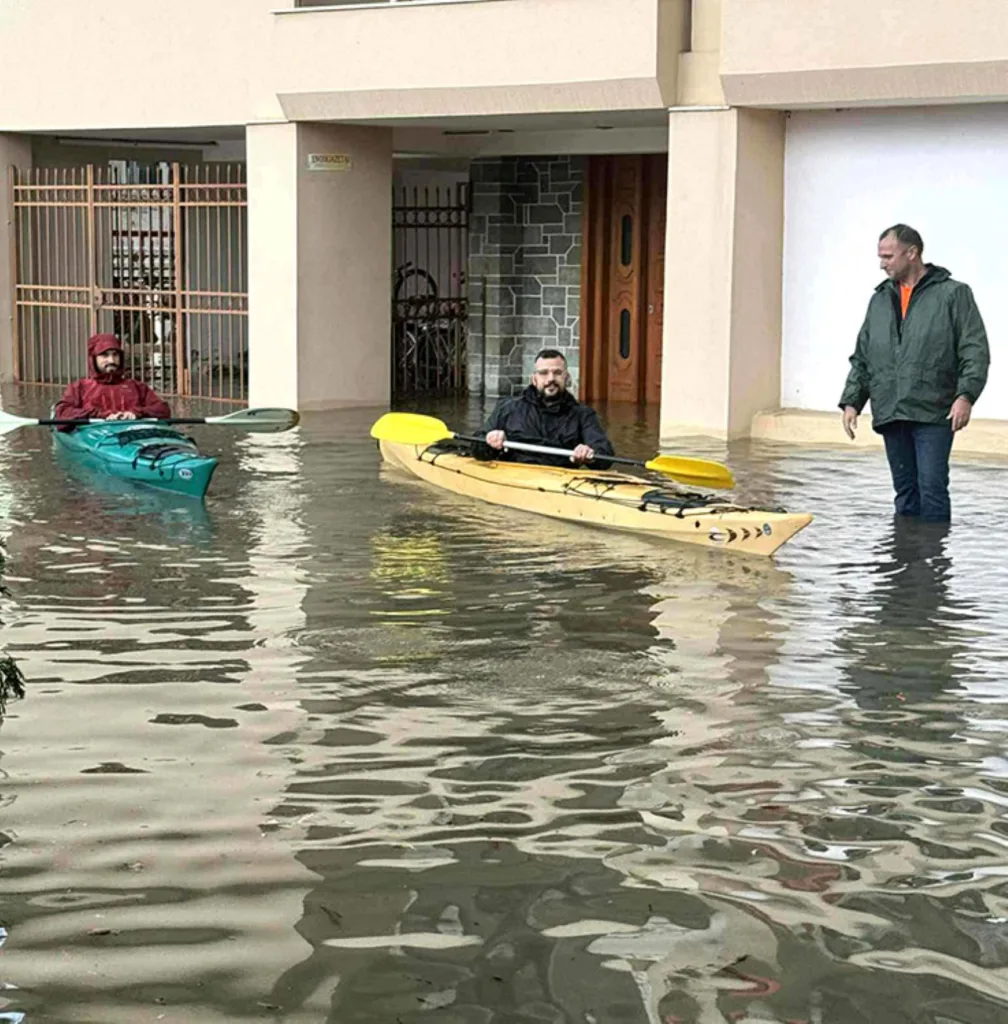 Μεσολόγγι: Ξυλοκόπησαν δημοτικό υπάλληλο, επιχειρούσε στις πλημμύρες ΦΩΤΟ