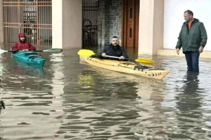 Μεσολόγγι: Τρομερή βροχόπτωση, κυκλοφορούν με βάρκες! ΦΩΤΟ, ΒΙΝΤΕΟ