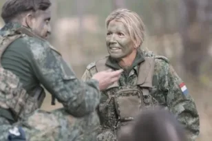 Μαξίμα: Η βασίλισσα της Ολλανδίας με φούμο και στρατιωτική παραλλαγή ΒΙΝΤΕΟ