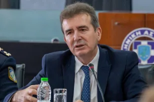 «Μας λέτε για “γνωστούς-άγνωστους”, χρόνια τώρα, καλλιεργώντας θεωρίες συνωμοσίας»