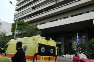 Αμπελόκηποι: Ο 44χρονος έκλεισε το τηλέφωνο και «βούτηξε» στο κενό από τον 24ο όροφο