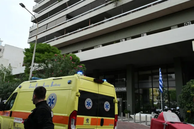 Αμπελόκηποι: Ο 44χρονος έκλεισε το τηλέφωνο και «βούτηξε» στο κενό από τον 24ο όροφο