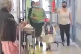 Ο μικρός τσολιάς Γαβριήλ συγκλόνισε, μάχη με τον καρκίνο, παρέλαση στους διαδρόμους του Ιπποκρατείου