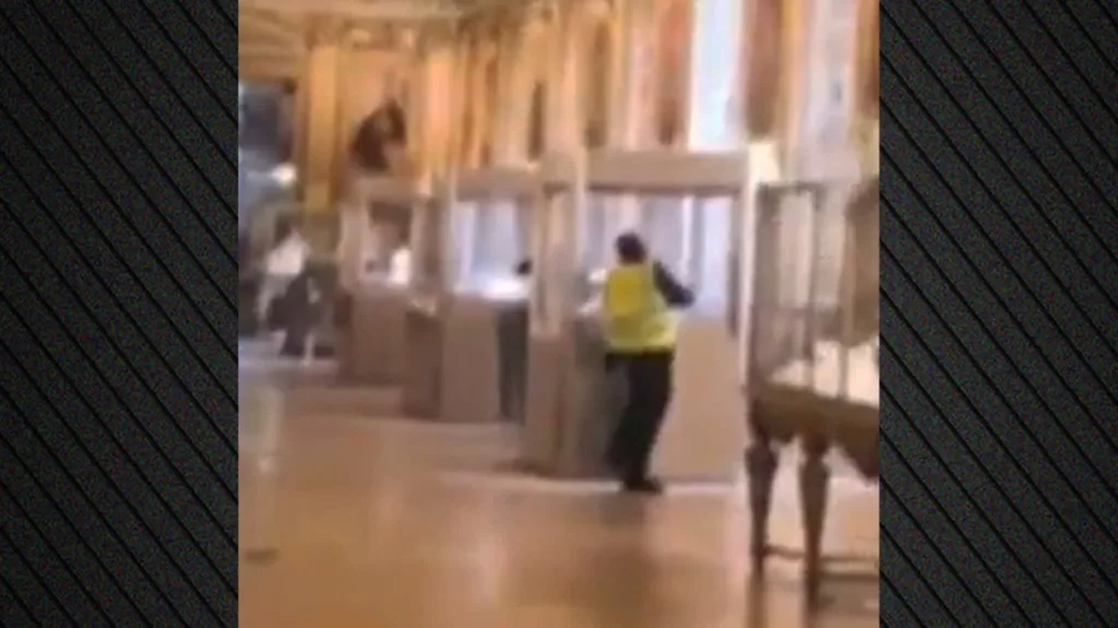 Ποια είναι τα 9 διάσημα κοσμήματα που άρπαξαν οι διαρρήκτες από το Λούβρο - Η στιγμή της κλοπής ΦΩΤΟ ΒΙΝΤΕΟ