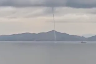 Εντυπωσιακός υδροστρόβιλος στον Αργοσαρωνικό! ΒΙΝΤΕΟ