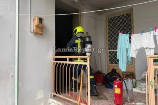 Φωτιά στη Λαμία: Απεγκλώβισαν ηλικιωμένη μέσα από το σπίτι της ΦΩΤΟ