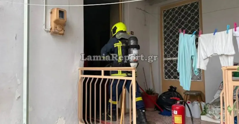 Φωτιά στη Λαμία: Απεγκλώβισαν ηλικιωμένη μέσα από το σπίτι της ΦΩΤΟ