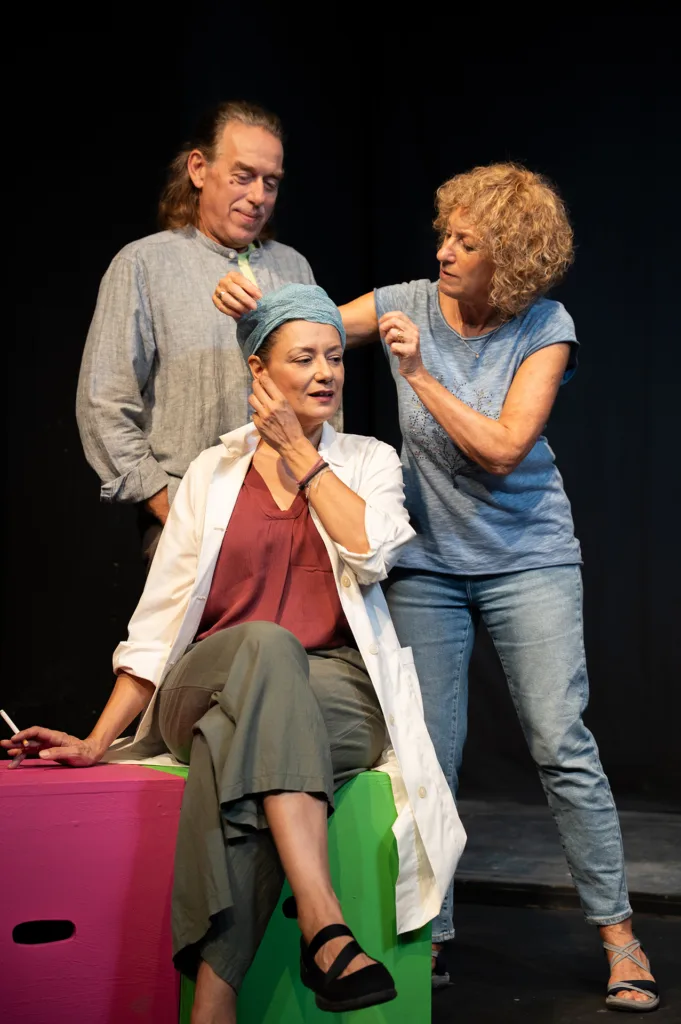 Η “Σκυλίσια Ζωή” στο Επίκεντρο+: Η Αννέτα Παπαθανασίου ξεδιπλώνει το χιούμορ και τις σκιές της οικογένειας