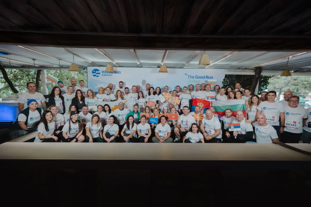 Περισσότεροι από 350 εθελοντές της HELLENiQ ENERGY έτρεξαν στον 42ο Αυθεντικό Μαραθώνιο της Αθήνας