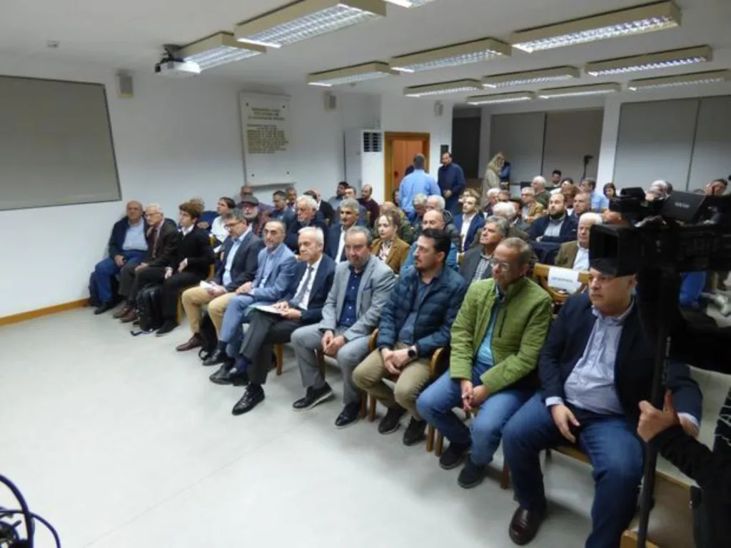 Πιέζουν να μπουν στις ράγες: Η Ηλεία συζητά και ανησυχεί για το τρένο