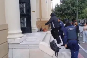 Ελεύθεροι οι 15χρονοι για το τσιγαριλίκι