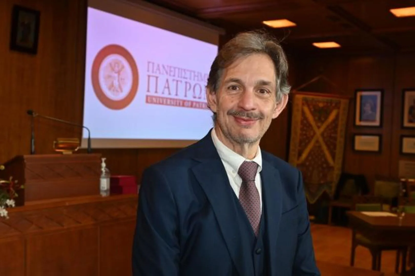 «Μας πνίγει το δαιδαλώδες σύστημά μας» «Μας πνίγει το δαιδαλώδες σύστημά μας»