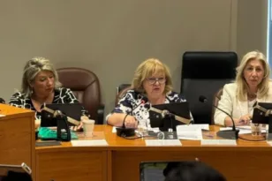 Έμπρακτη στήριξη  στους εφήβους: Εκστρατεία σε Λύκεια της Αιγιάλειας για συζήτηση