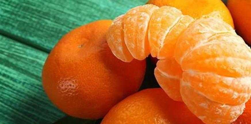 Αυτό είναι το φρούτο του χειμώνα που (μας) προστατεύει από λοιμώξεις και κάνει θαύματα στην υγεία όλων!