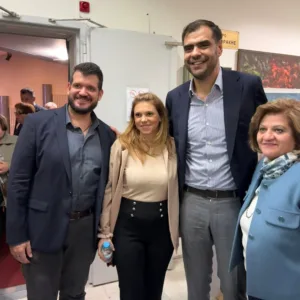 Στη βράβευση του Νικήτα Κακλαμάνη και ο Παύλος Μαρινάκης Στη βράβευση του Νικήτα Κακλαμάνη και ο Παύλος Μαρινάκης