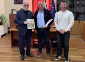 Ο Νίκος Τζανάκος ενημέρωσε τον δήμαρχο Αιγιάλειας για την Ταϊβάν