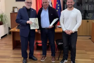 Ο Νίκος Τζανάκος ενημέρωσε τον δήμαρχο Αιγιάλειας για την Ταϊβάν