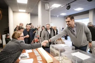 Ψήφισε, υποσχέθηκε και ευχήθηκε ο Παύλος Μαρινάκης ΦΩΤΟΓΡΑΦΙΕΣ