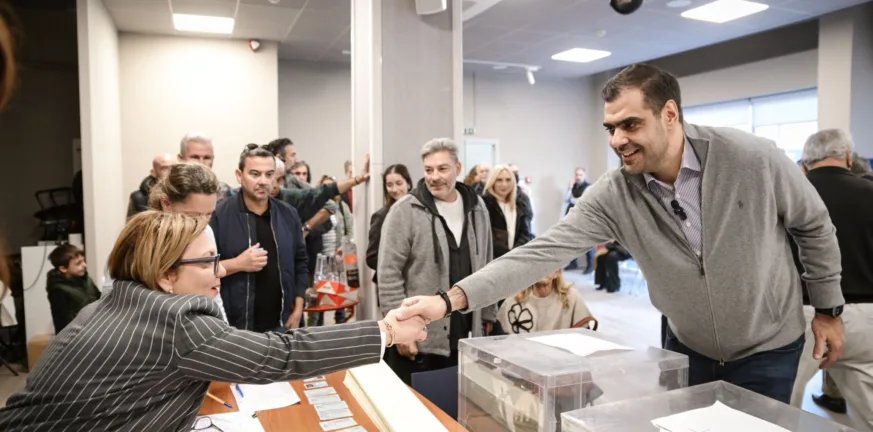 Ψήφισε, υποσχέθηκε και ευχήθηκε ο Παύλος Μαρινάκης ΦΩΤΟΓΡΑΦΙΕΣ