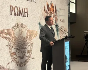 Σε ποιον ευχήθηκε ο Α. Λοβέρδος να σκίσει το βιβλίο του