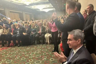 Σε ποιον ευχήθηκε ο Α. Λοβέρδος να σκίσει το βιβλίο του