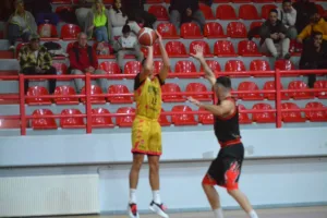 Η Αχαγιά ΄82 ξεπέρασε το εμπόδιο του Τήρωνα - Φωτογραφίες