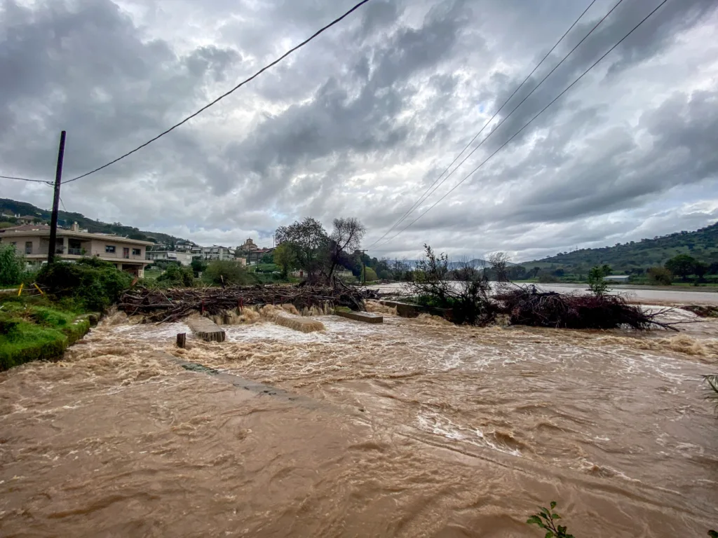 Δυτική Ελλάδα: Κατολισθήσεις, πλημμύρες, δρόμοι που μετατράπηκαν σε ορμητικούς χειμάρρους και ποτάμια! ΦΩΤΟ, ΒΙΝΤΕΟ