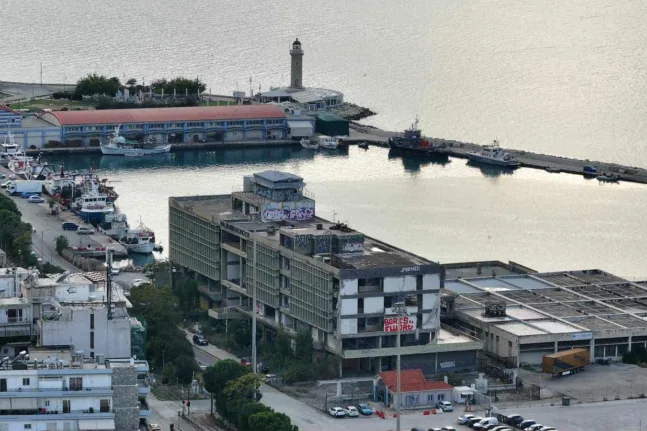 Πάτρα - Πρώην κτίριο ΟΛΠΑ: Το μάδημα της… μαργαρίτας!