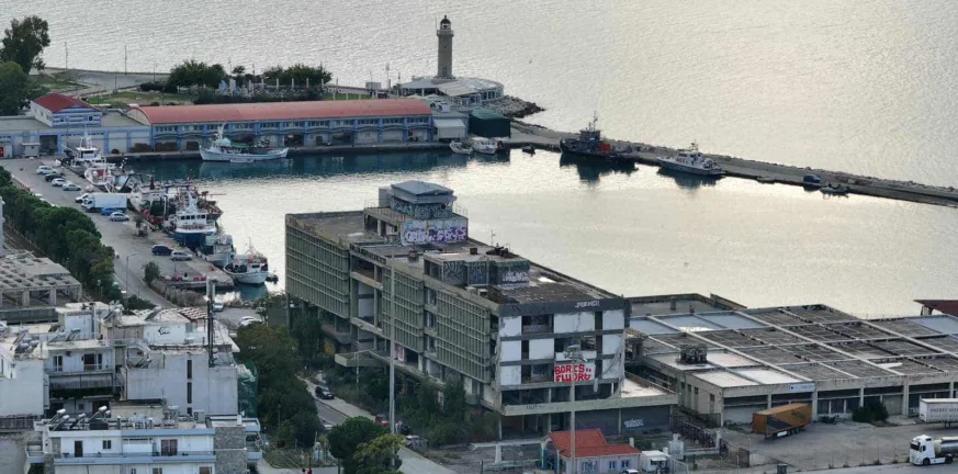 Πάτρα - Πρώην κτίριο ΟΛΠΑ: Το μάδημα της… μαργαρίτας!