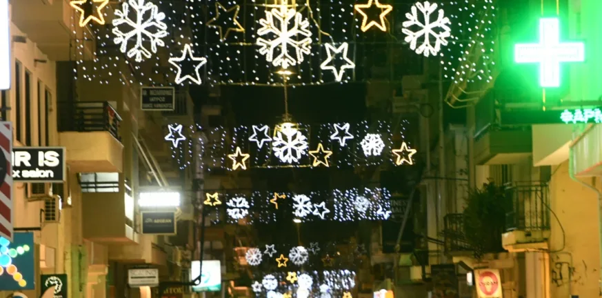 Πάτρα: Από τα χέρια τεσσάρων μικρών παιδιών άναψε ο Χριστουγεννιάτικος διάκοσμος, ΦΩΤΟ