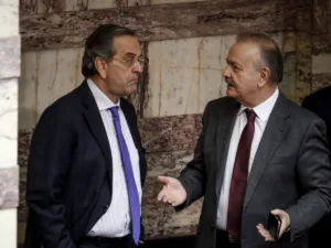 Ο αποχαιρετισμός του Αντώνη Σαμαρά στον Δημήτρη Σταμάτη Ο αποχαιρετισμός του Αντώνη Σαμαρά στον Δημήτρη Σταμάτη