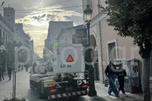 Πάτρα: Ο Δήμος ξήλωσε αφίσες στο κέντρο – Μεγάλη επιχείρηση αποκαθήλωσης ΦΩΤΟ