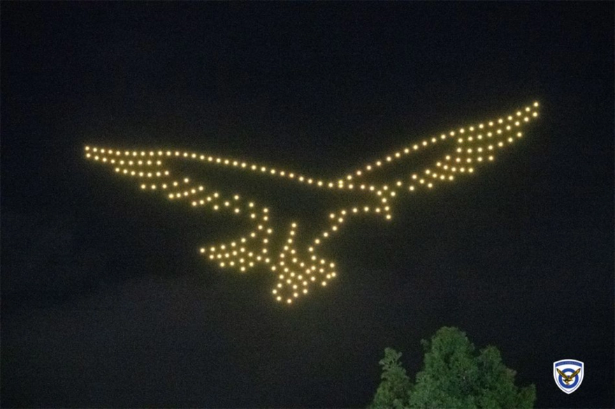 Θεαματικό σόου drones στη Σχολή Ικάρων – «Μπλε» μαχητικό κατέρριψε «κόκκινο» στον ουρανό ΦΩΤΟ-ΒΙΝΤΕΟ